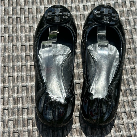 Tory Burch Black Patent Leather Reva Ballet Flats Sleek and stylish! - Picture 4 of 5